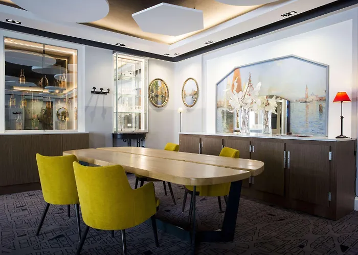 Mercure Cathédrale Hotel 4*